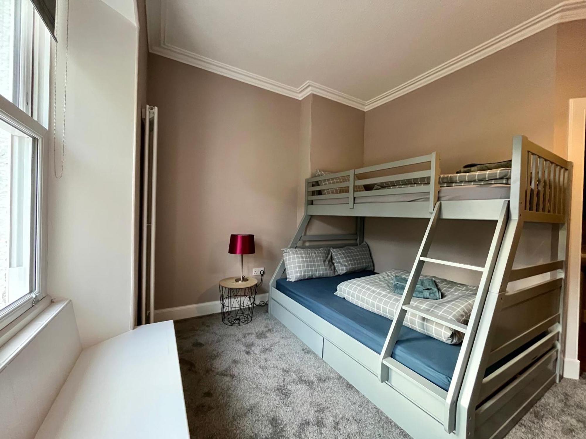 Great Glen Hostel 스핀브리지 외부 사진